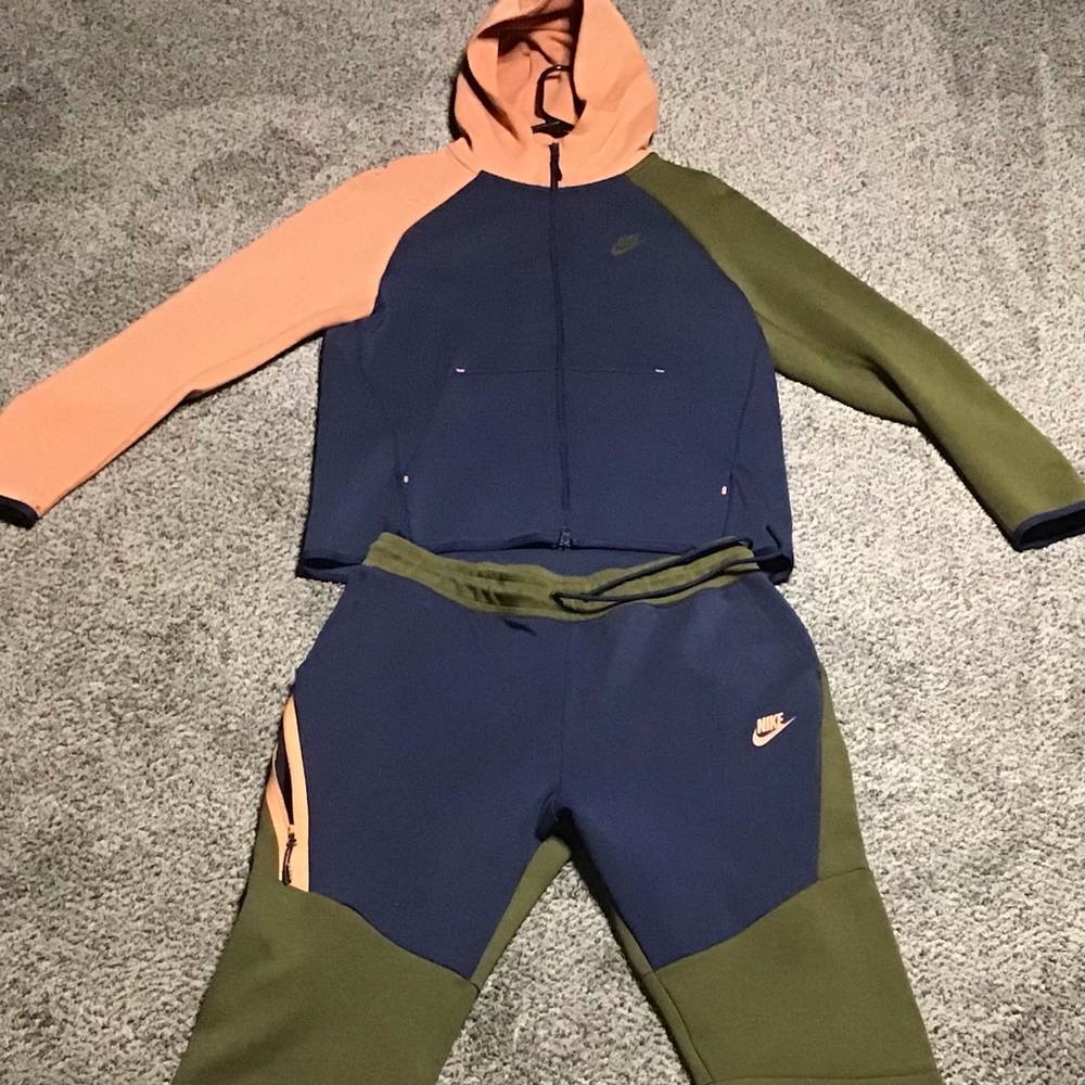 Nike Tech Suit